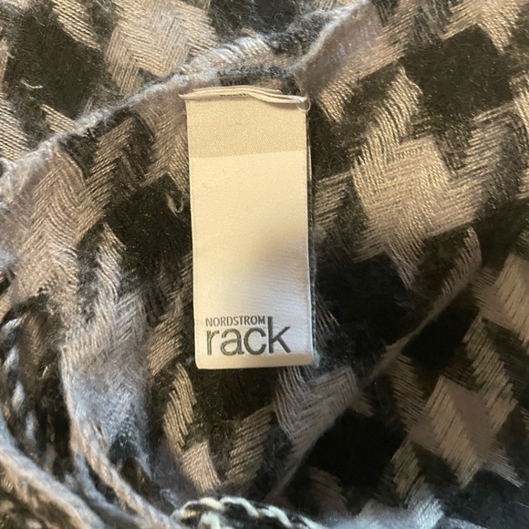 Nordstrom Rack Scarf - Picture 4 of 5